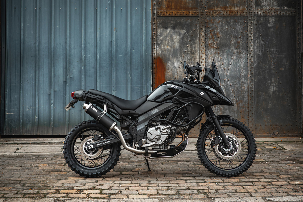 Los chicos de Trail Découverte se han esmerado con los acabados finales de su Suzuki V-Strom 650 Dark Concept 2