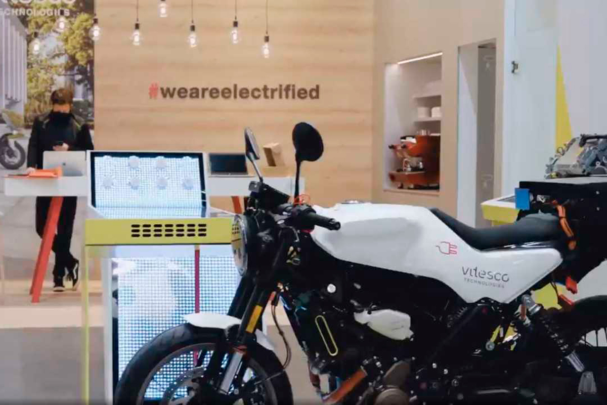La Husqvarna híbrida, expuesta en el stand de Vitesco en el EICMA