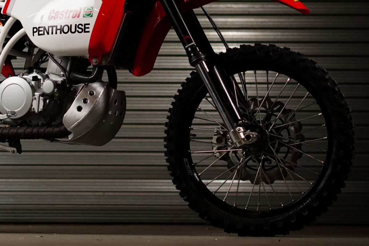 CCM Dakar Rally 600 - Detalle rueda delantera