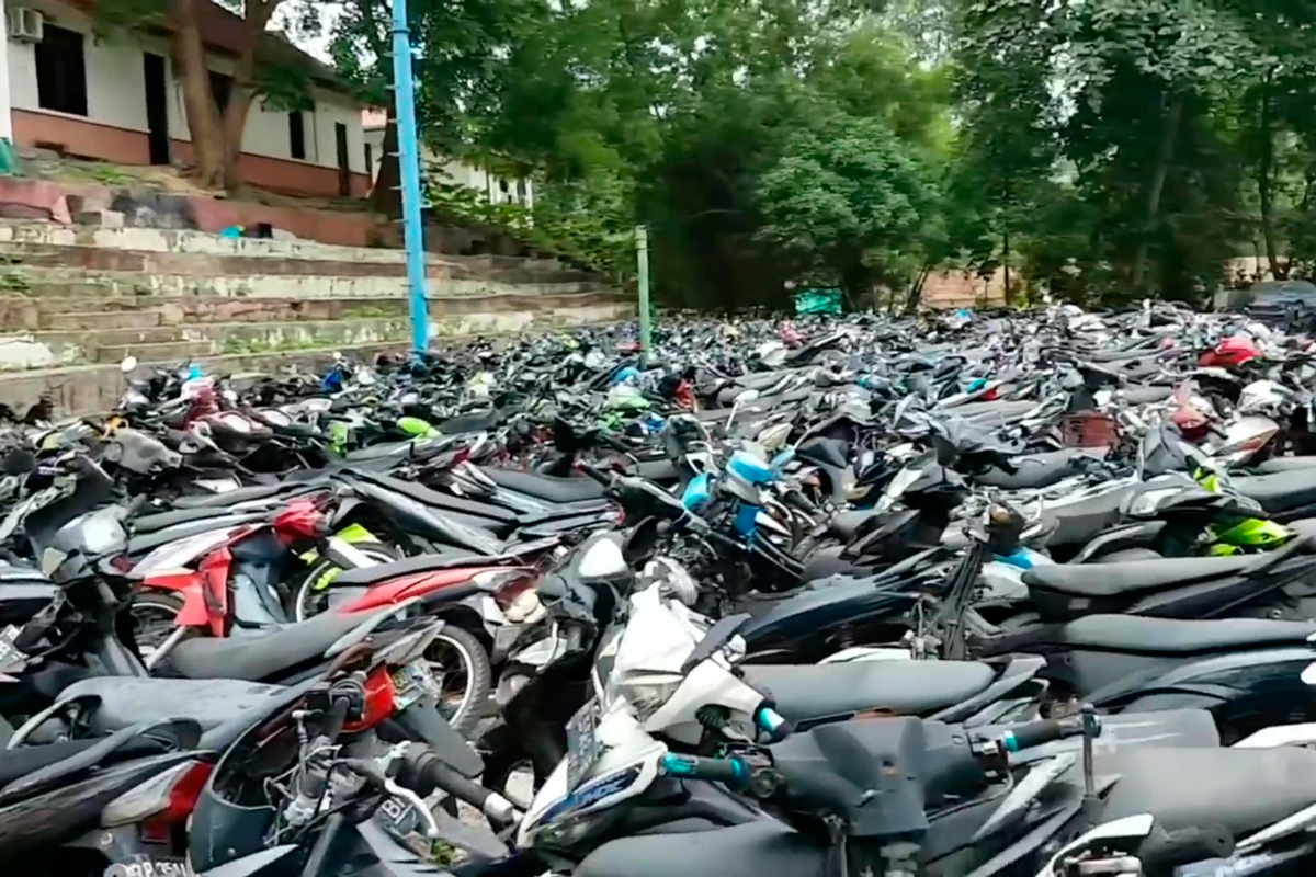 Con el tiempo las motos acaban subastadas pero apenas tienen el valor de chatarra