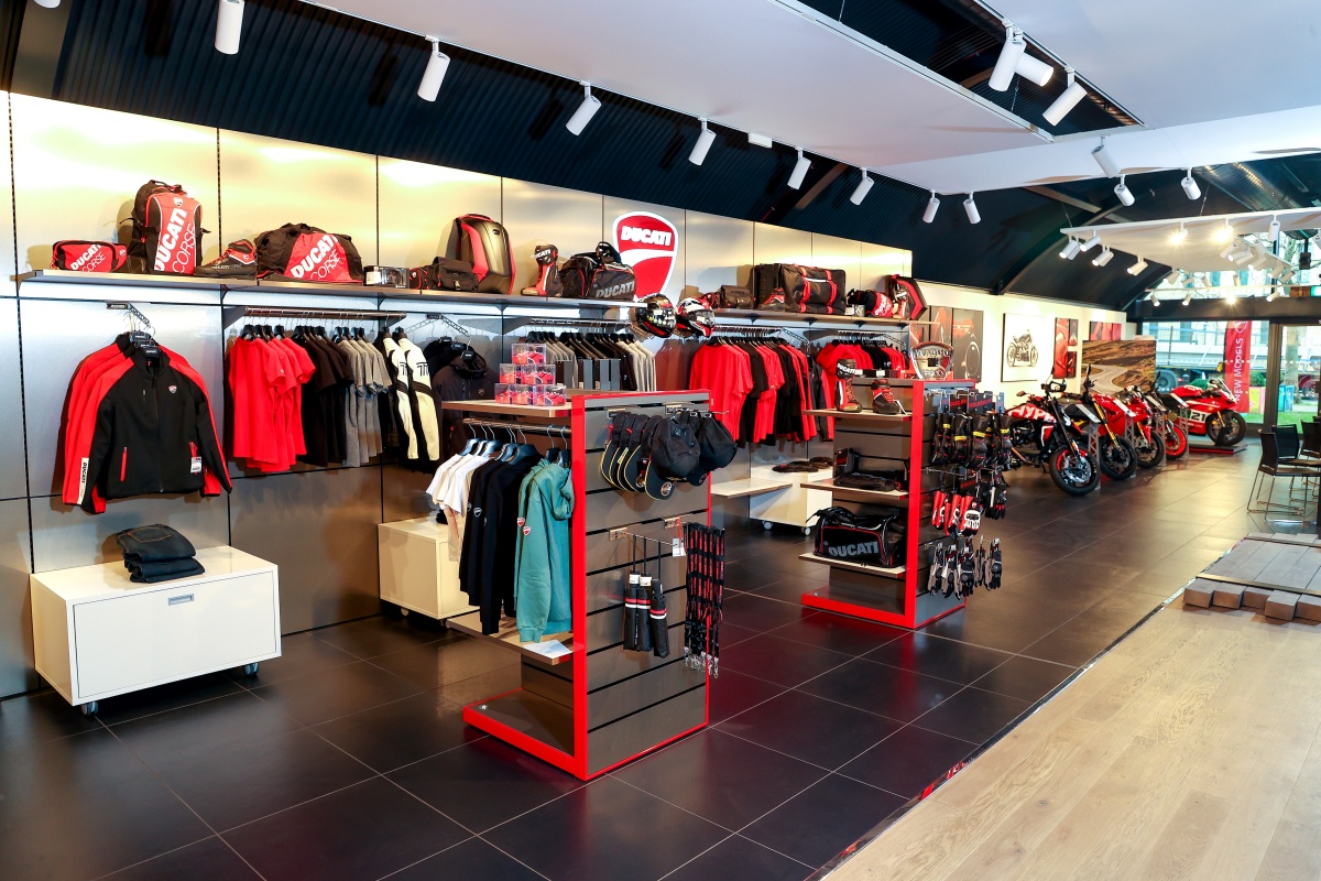 Ropa y equipamiento en la Ducati London