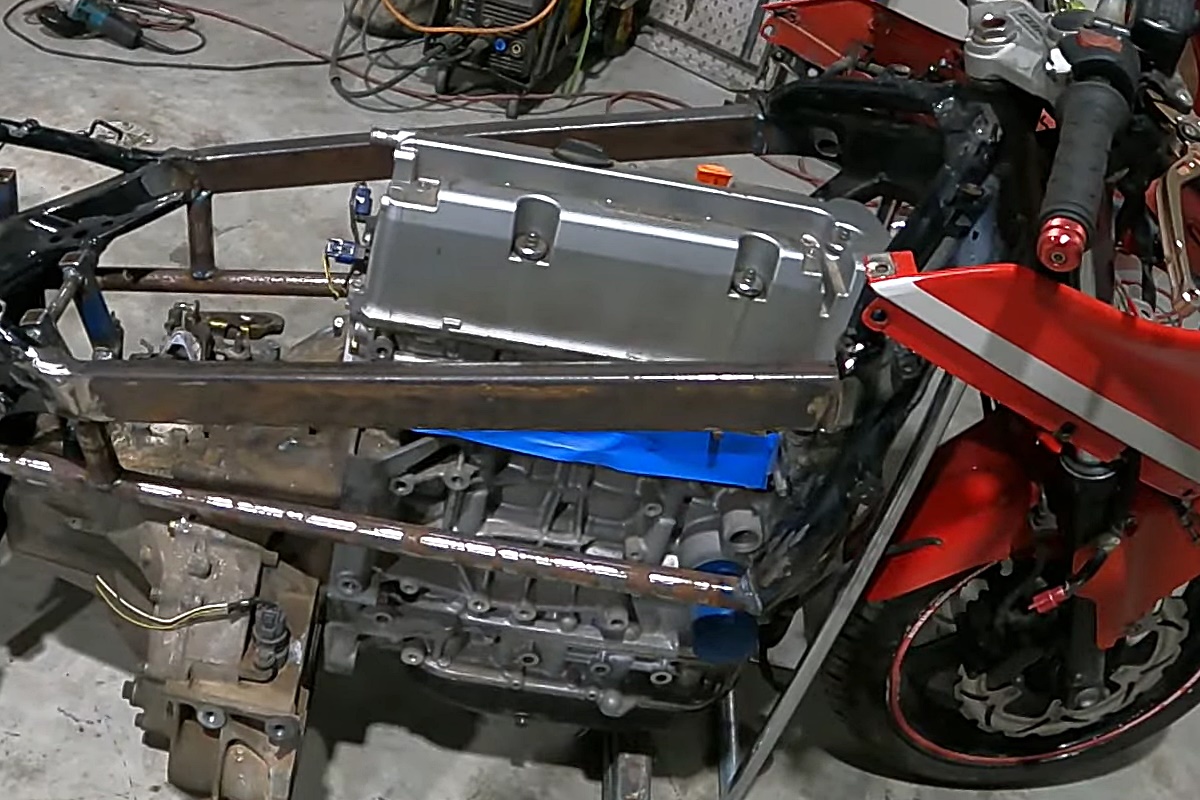 Honda CB500R 2023 motor