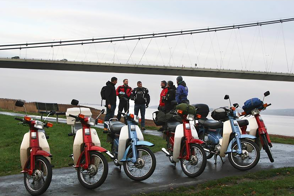 Estas 6 Honda Super Cub recorrerán más de 2.600 km en seis días por una buena causa
