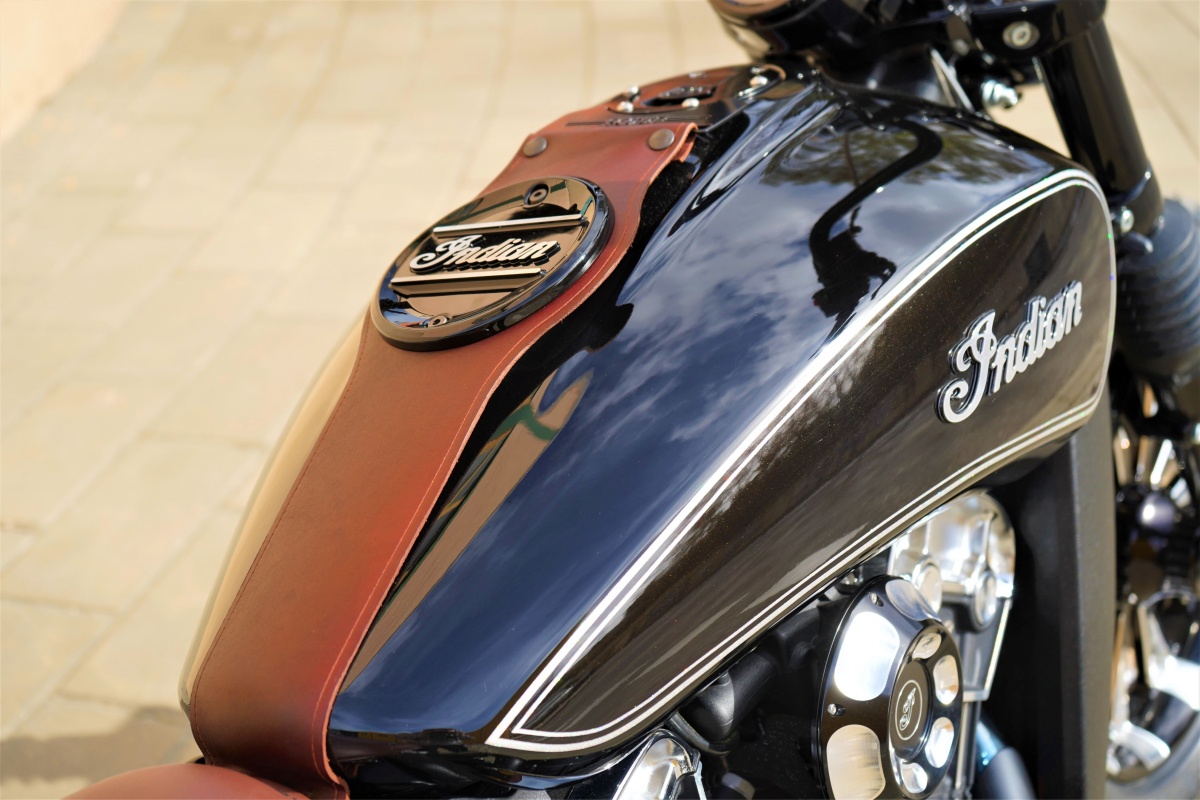 Indian Scout 240 Bobber BAD - Detalle depósito