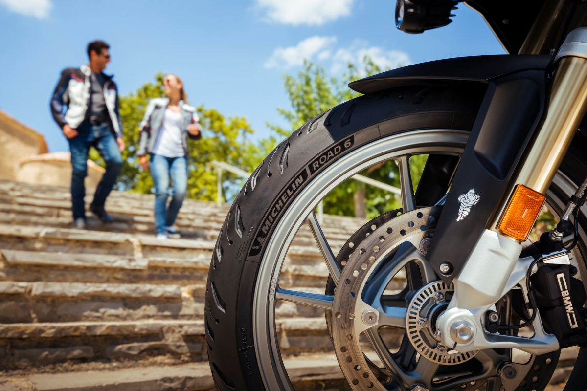 Michelin Road 6, de cerca