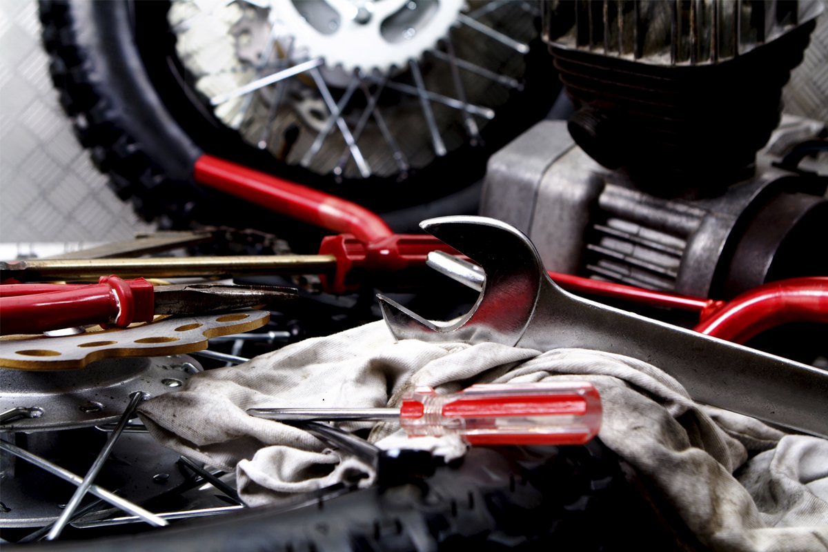 Fabrica tu kit de herramientas emergencia para llevar en la moto