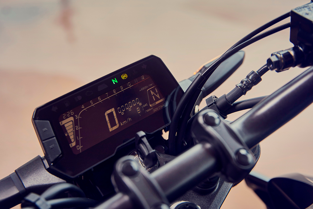 El cuadro de instrumentos de la Honda CB300R 2022 será completamente digital