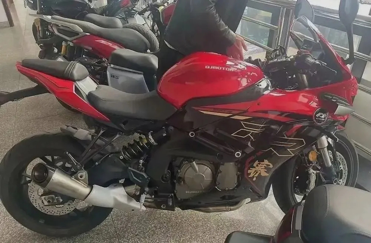 La nueva moto china deportiva de QJMotor, la QJ 600RR 2022, filtrada en China