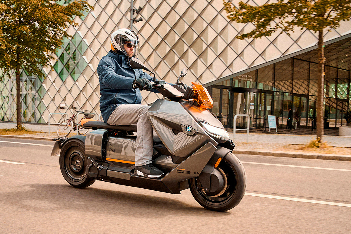 El BMW CE 04 tiene el centro de gravedad extremadamente bajo
