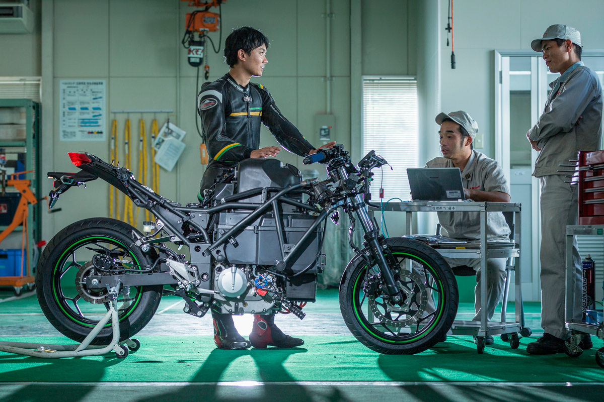 La primera eléctrica de Kawasaki está cerca de ponerse a la venta