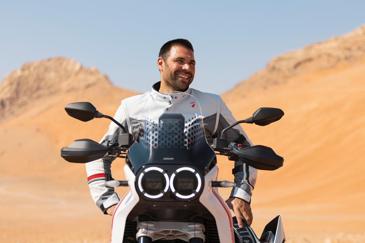 Antoine Meo ha probado a fondo la Ducati Desert X y se le ve contento