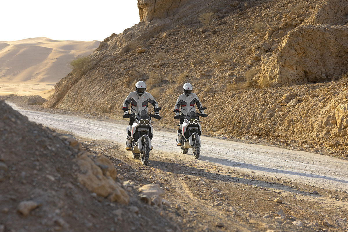La Ducati Desert X una moto apta para todo tipo de terrenos, incluyendo la siempre molesta grava