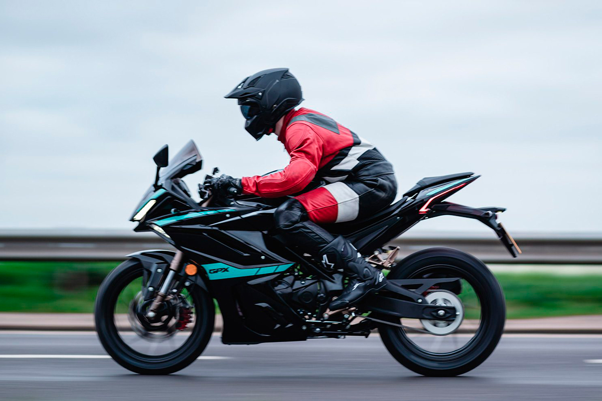 La nueva Sinnis GPX 125, en acción