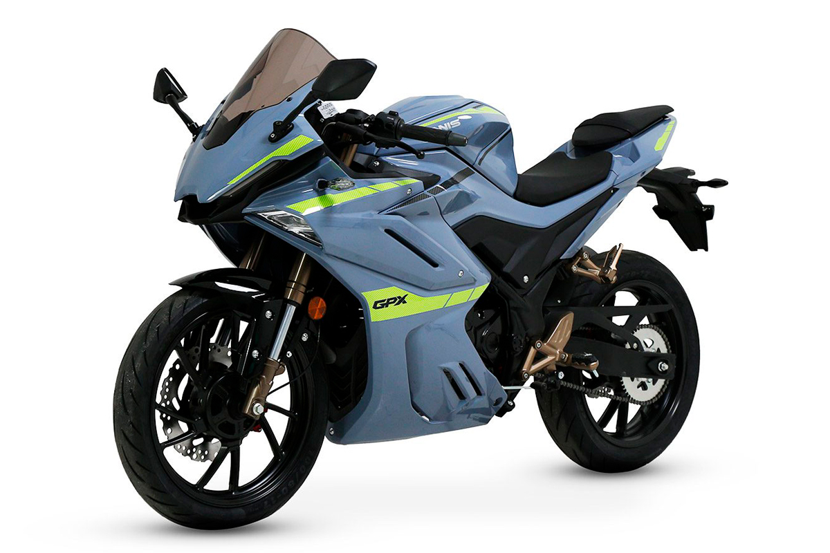 La nueva Sinnis GPX 125 en color gris con bandas en amarillo flúor