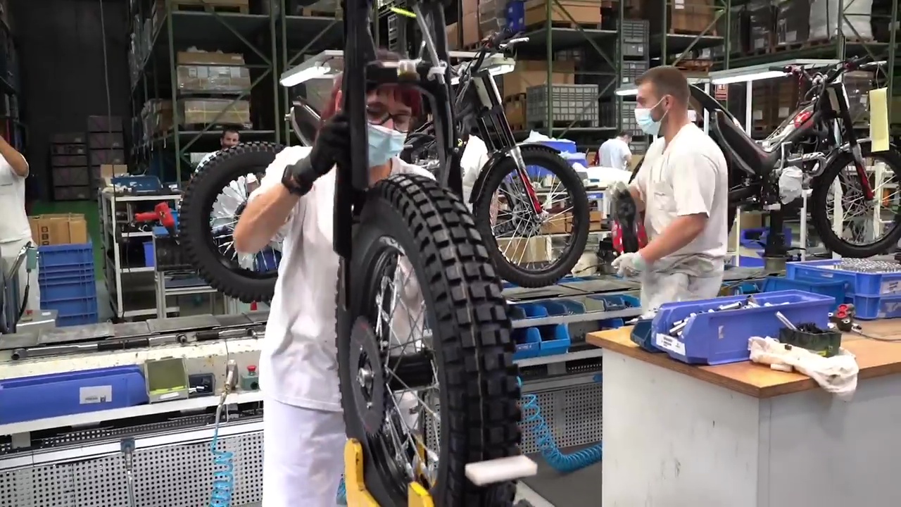Instalando la horquilla delantera