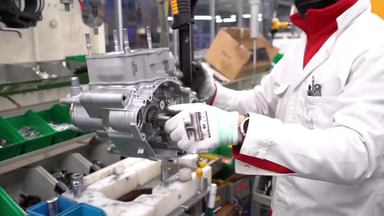 El montaje del motor de las Montesa Honda, al descubierto