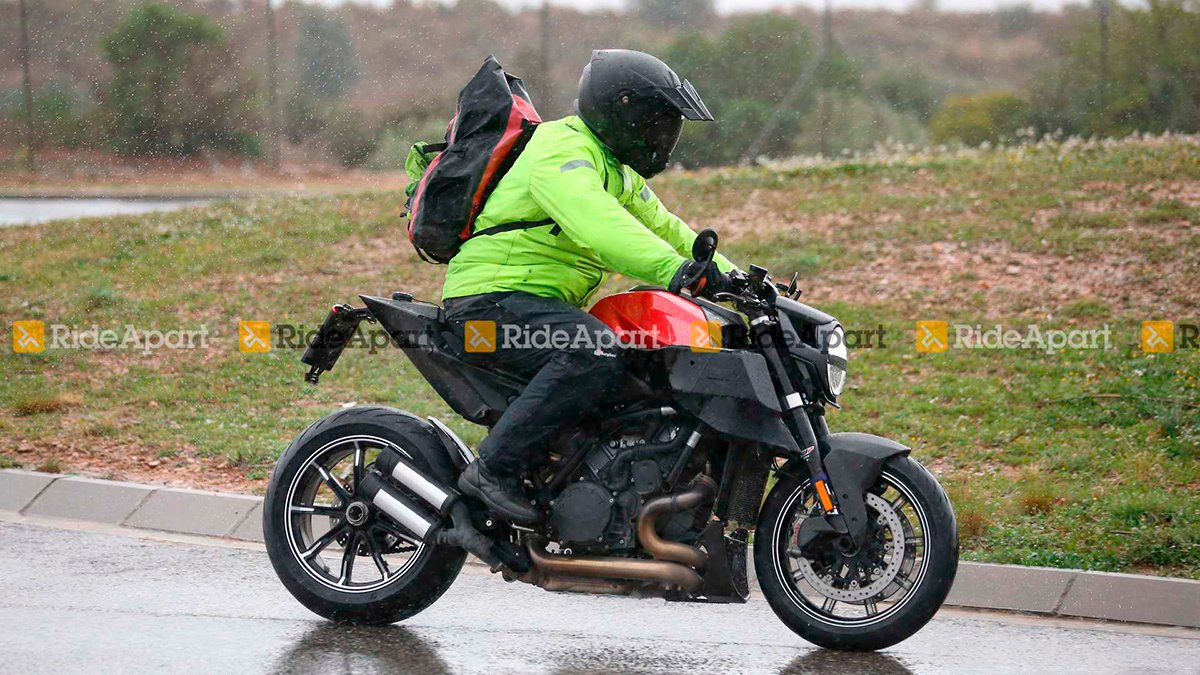 La futura Husqvarna Vitpilen 1301, cazada cerca del cuartel general de KTM en Austria