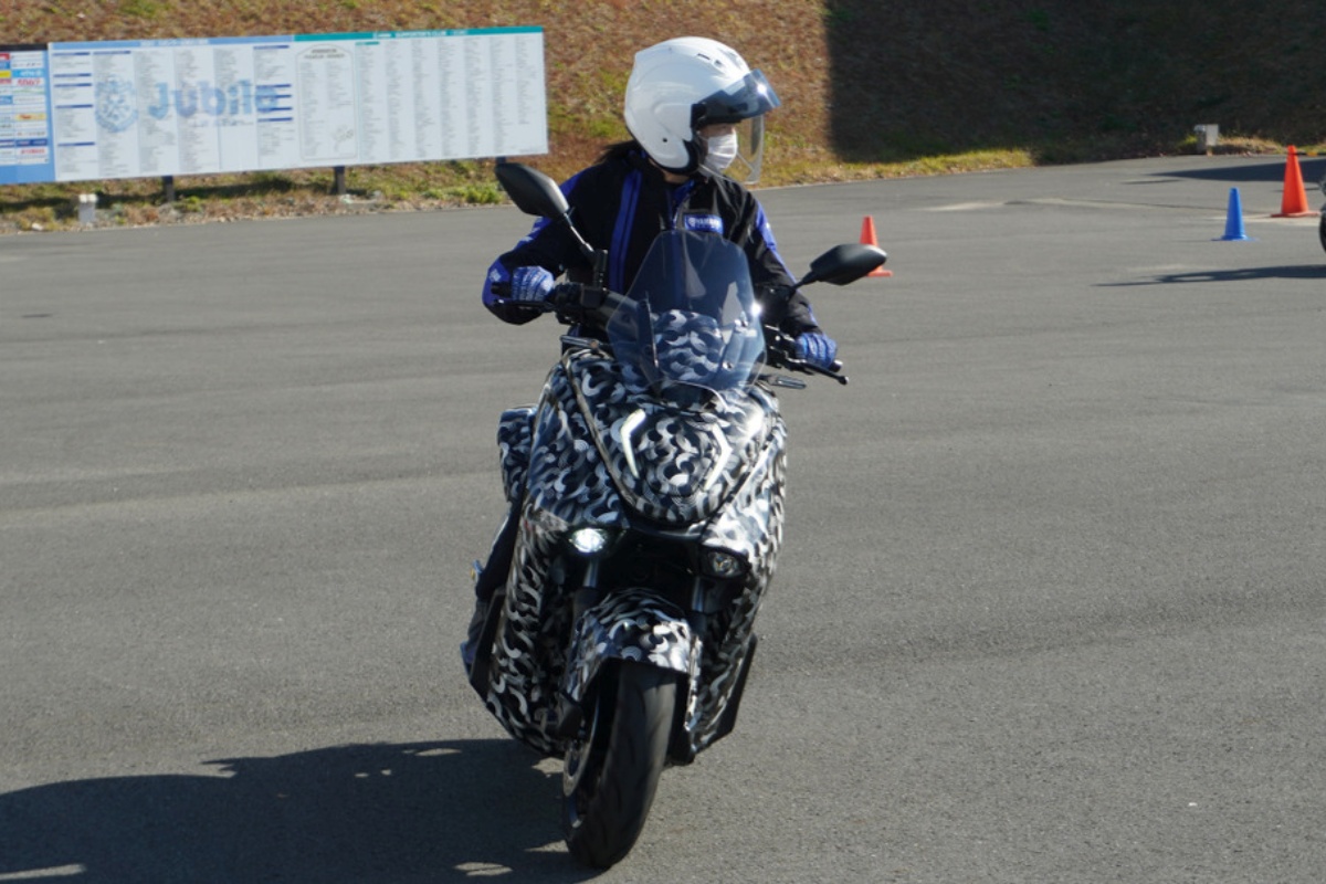Yamaha E01