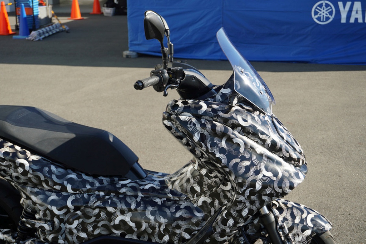 Yamaha E01