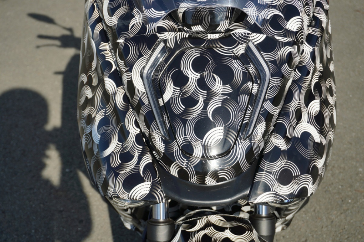Yamaha E01
