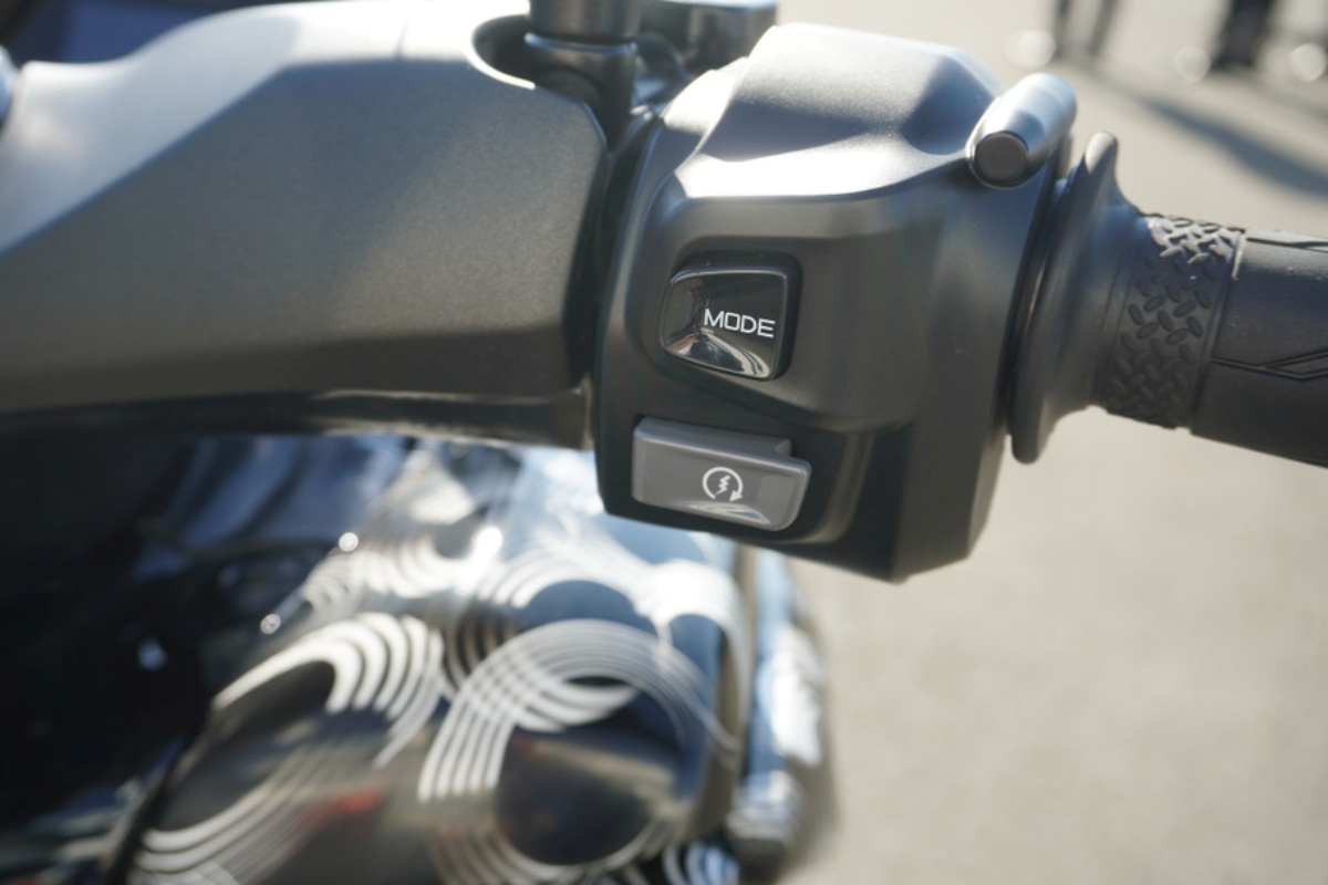 Yamaha E01