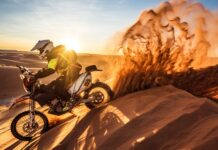Raid 1000 Dunas moto atravesando el desierto