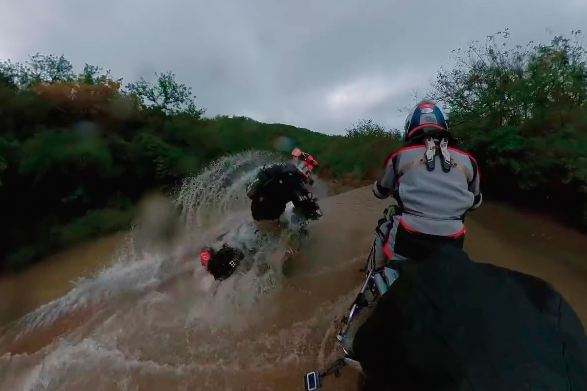 Creo que he pisado algo de verdín... ¿Dónde va mí moto?