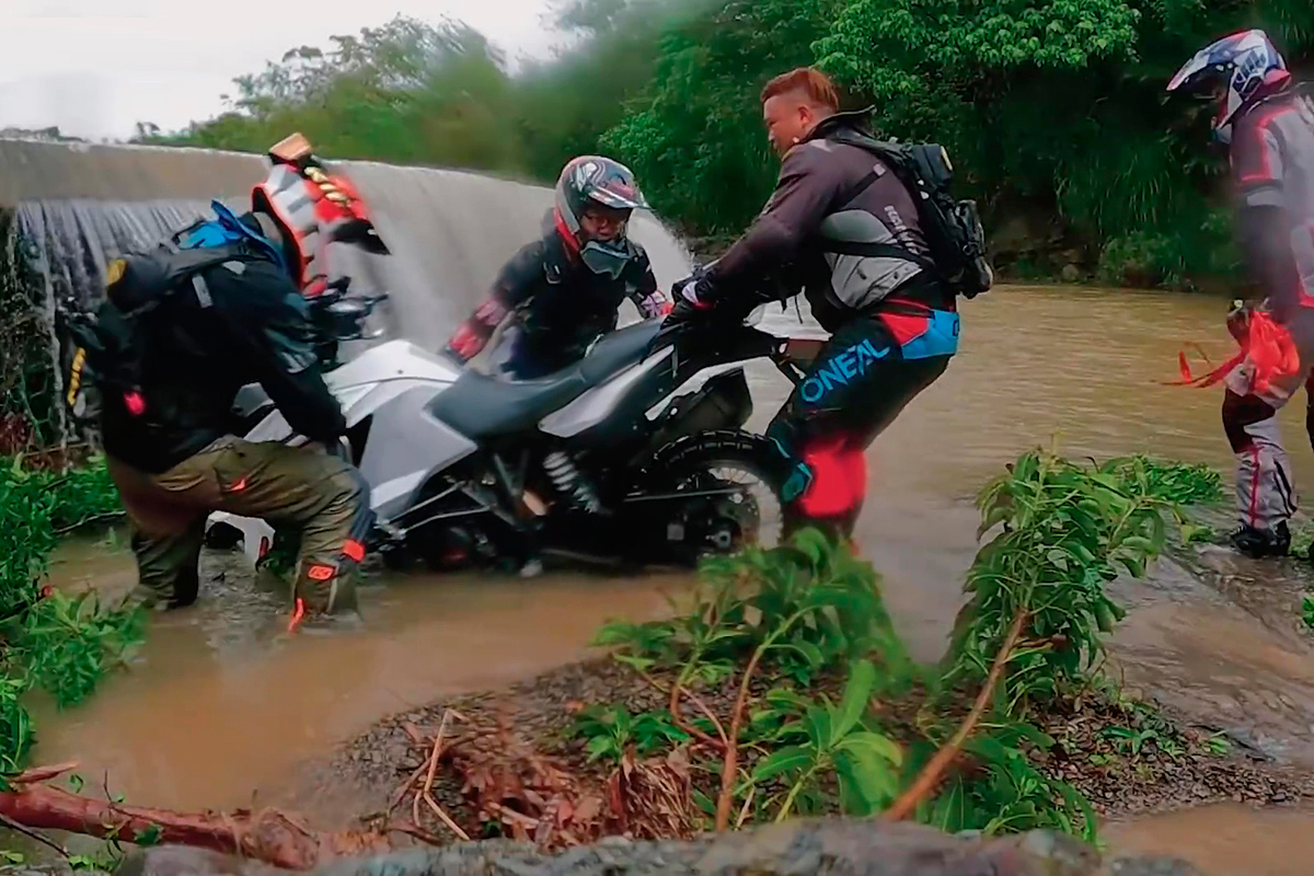 Parece que la moto no tiene daños a simple vista