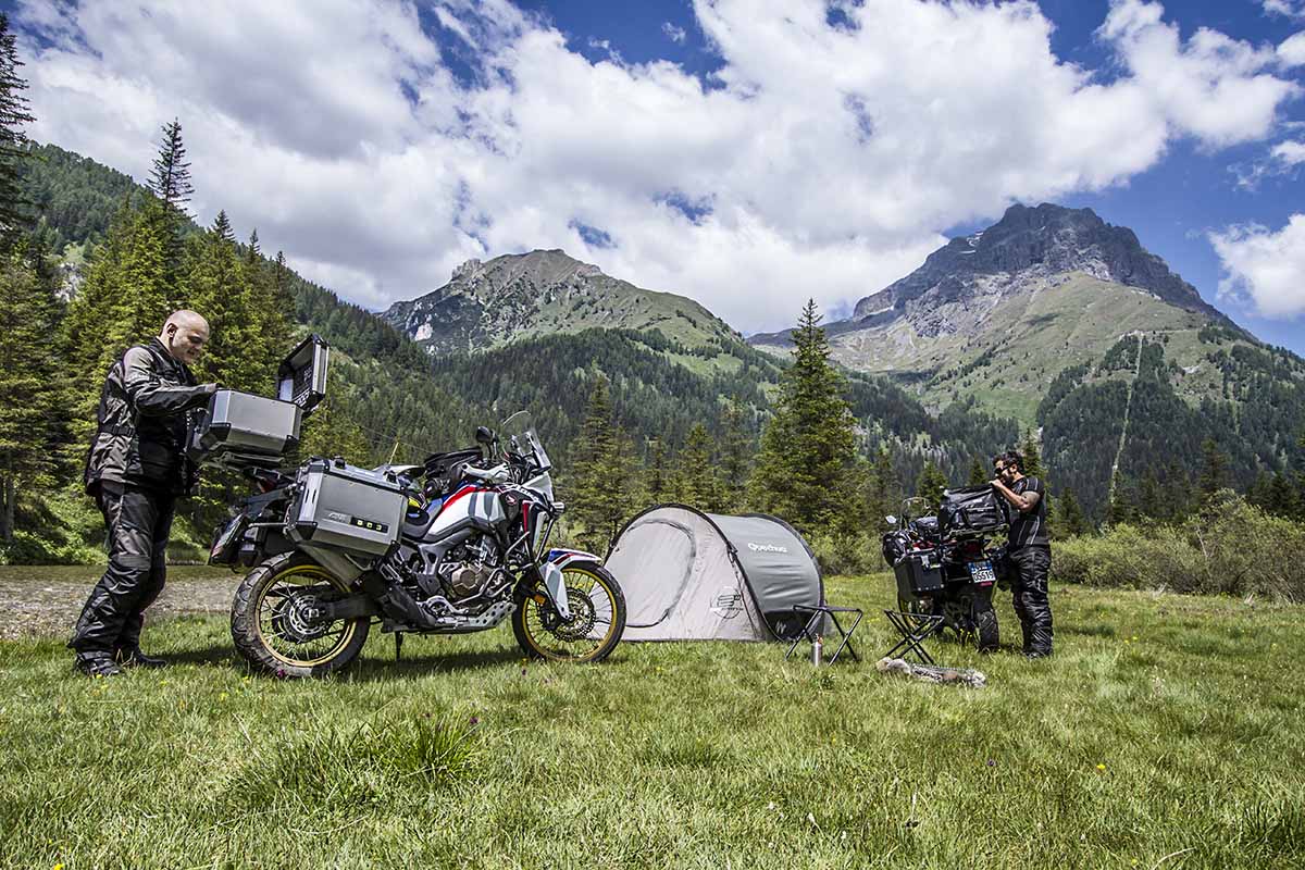 5 errores que no debes cometer si vas de acampada en moto