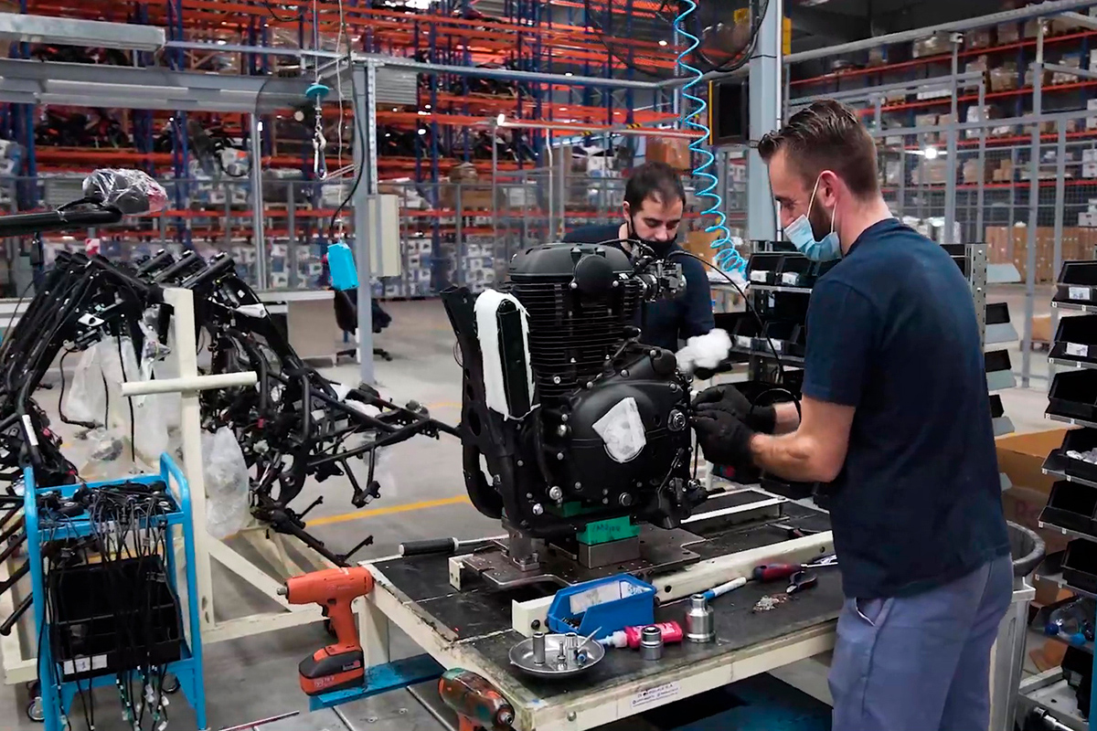 Preparando el motor para instalarlo en la Royal Enfield Himalayan
