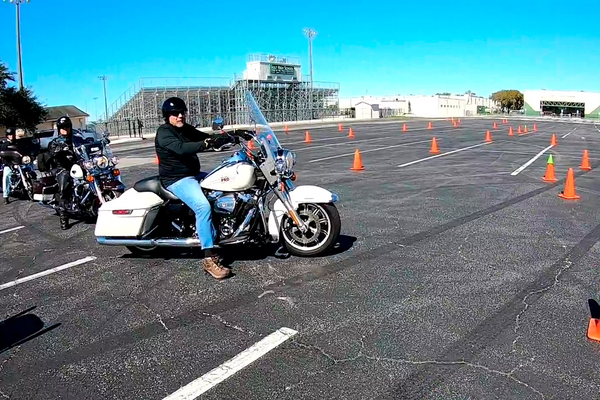 Maniobrando una moto pesada gracias a Jerry Palladino