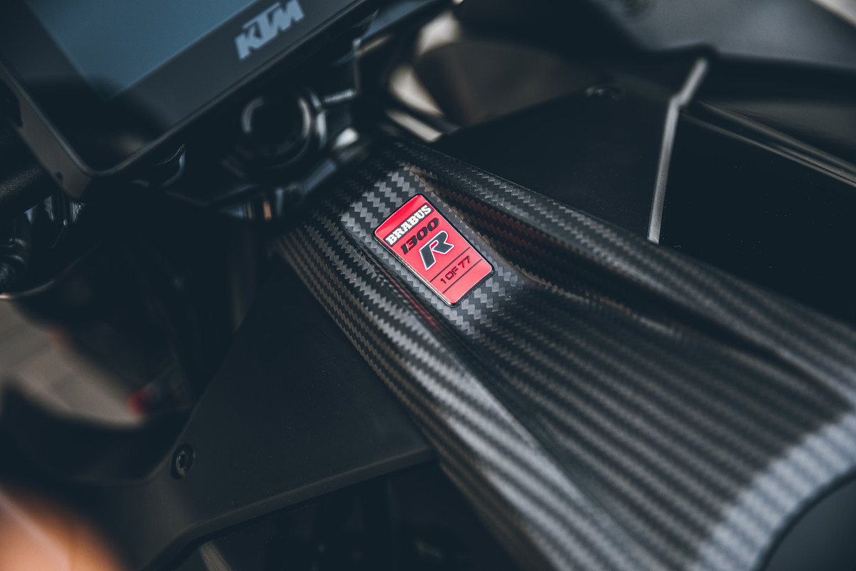 1 de 77: la nueva KTM Brabus 1300 R será una edición de lo más limitada