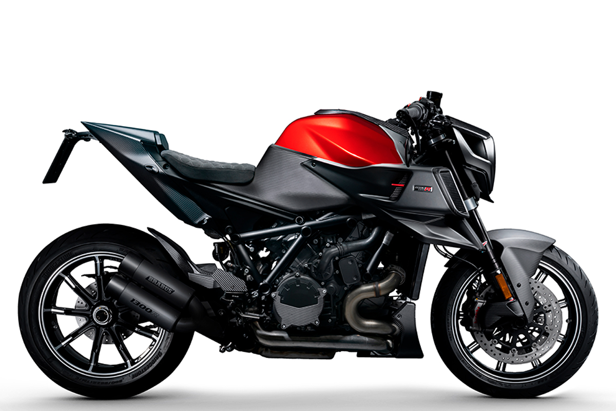 La nueva KTM Brabus 1300 R vista desde la derecha