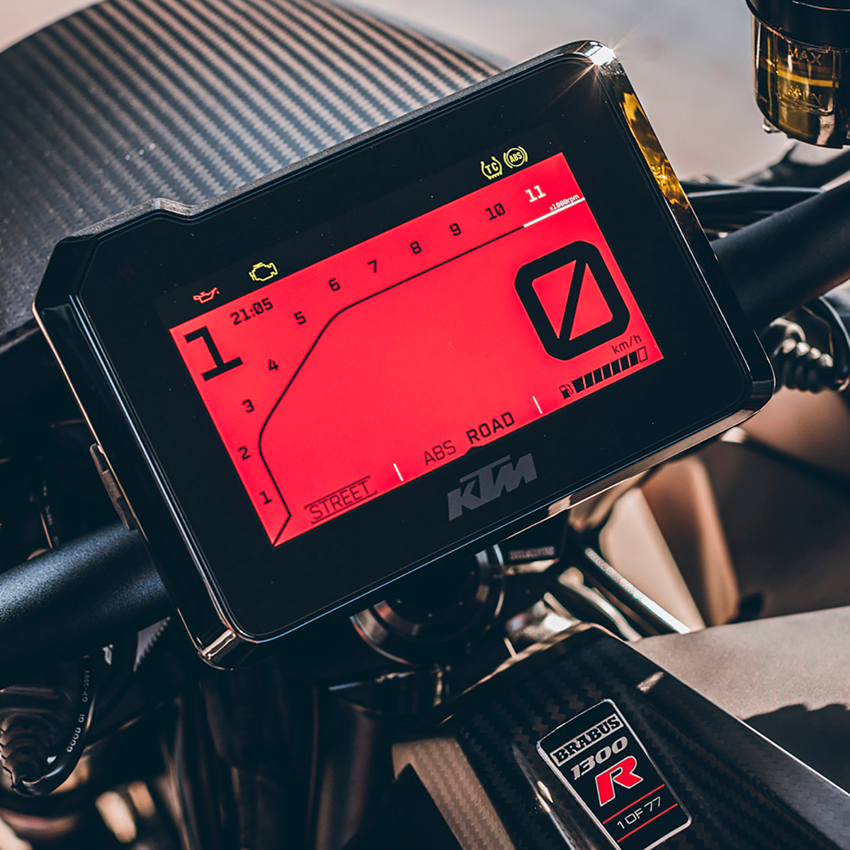 El display de la KTM Brabus 1300 R, de un rojo intenso