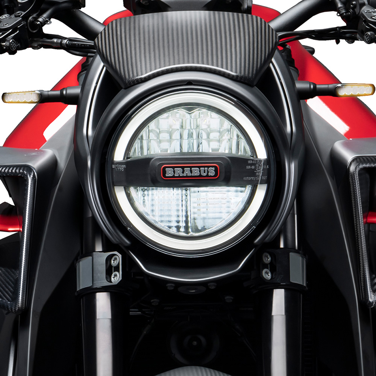 El frontal de la nueva KTM Brabus 1300 R es muy diferente al de la Super Duke