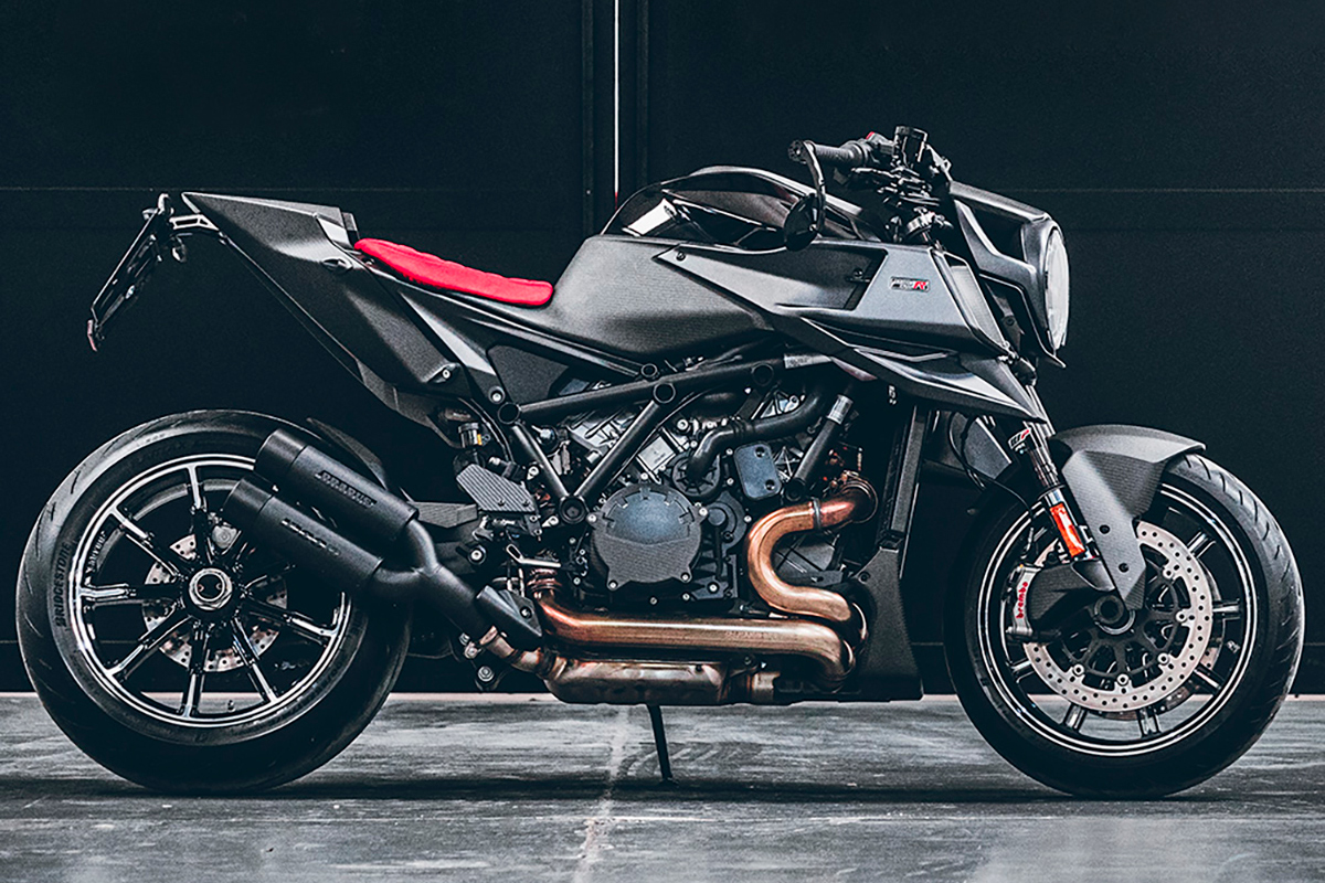 La nueva KTM Brabus 1300 R pesa 5 kilos menos que la Super Duke gracias al uso intensivo de la fibra de carbono