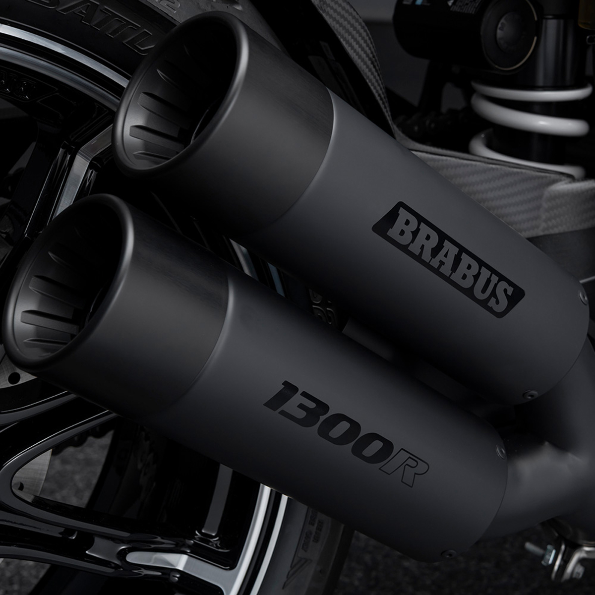 El silenciador de la nueva KTM Brabus 1300 R es doble