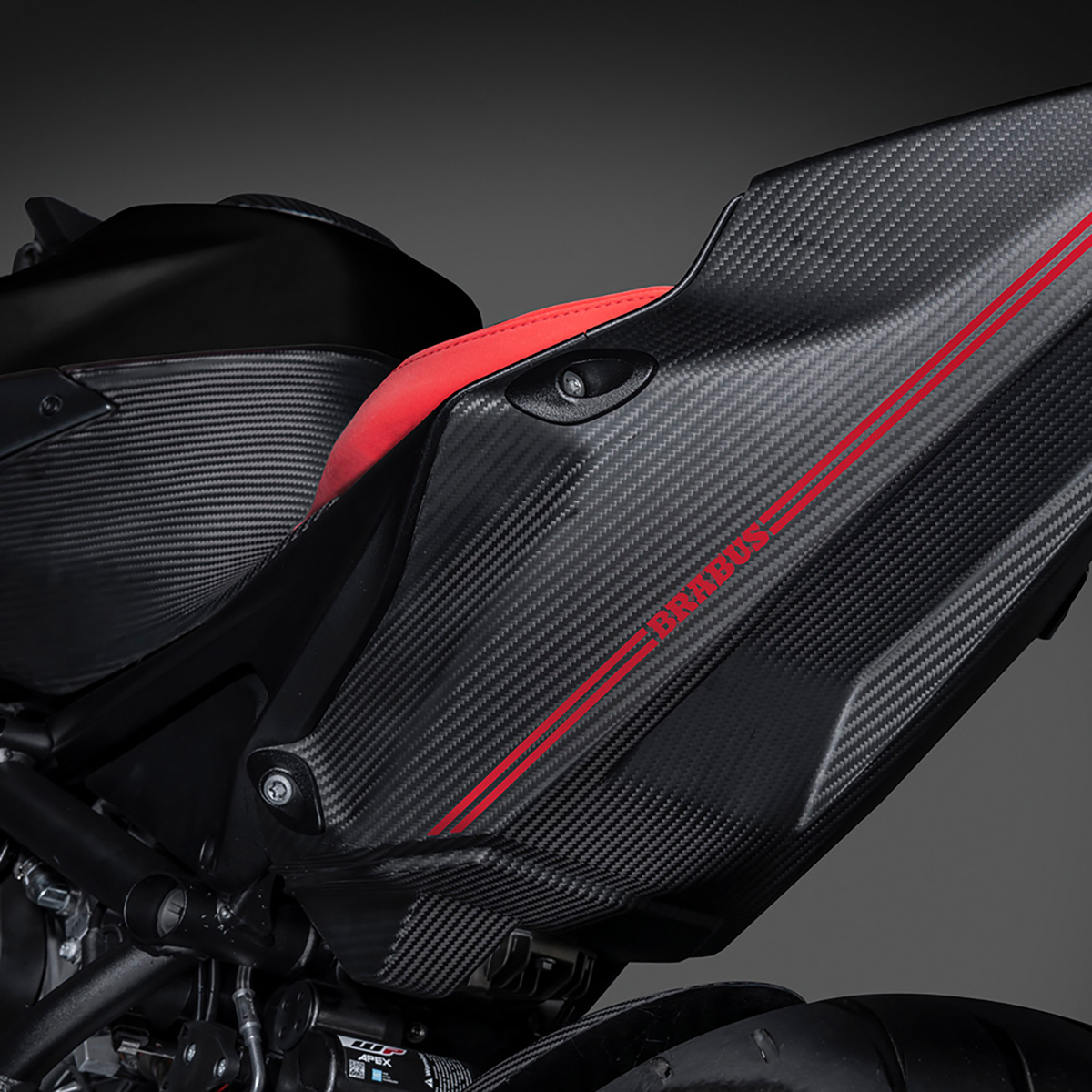 Detalle del sillín y el colín de la nueva KTM Brabus 1300 R