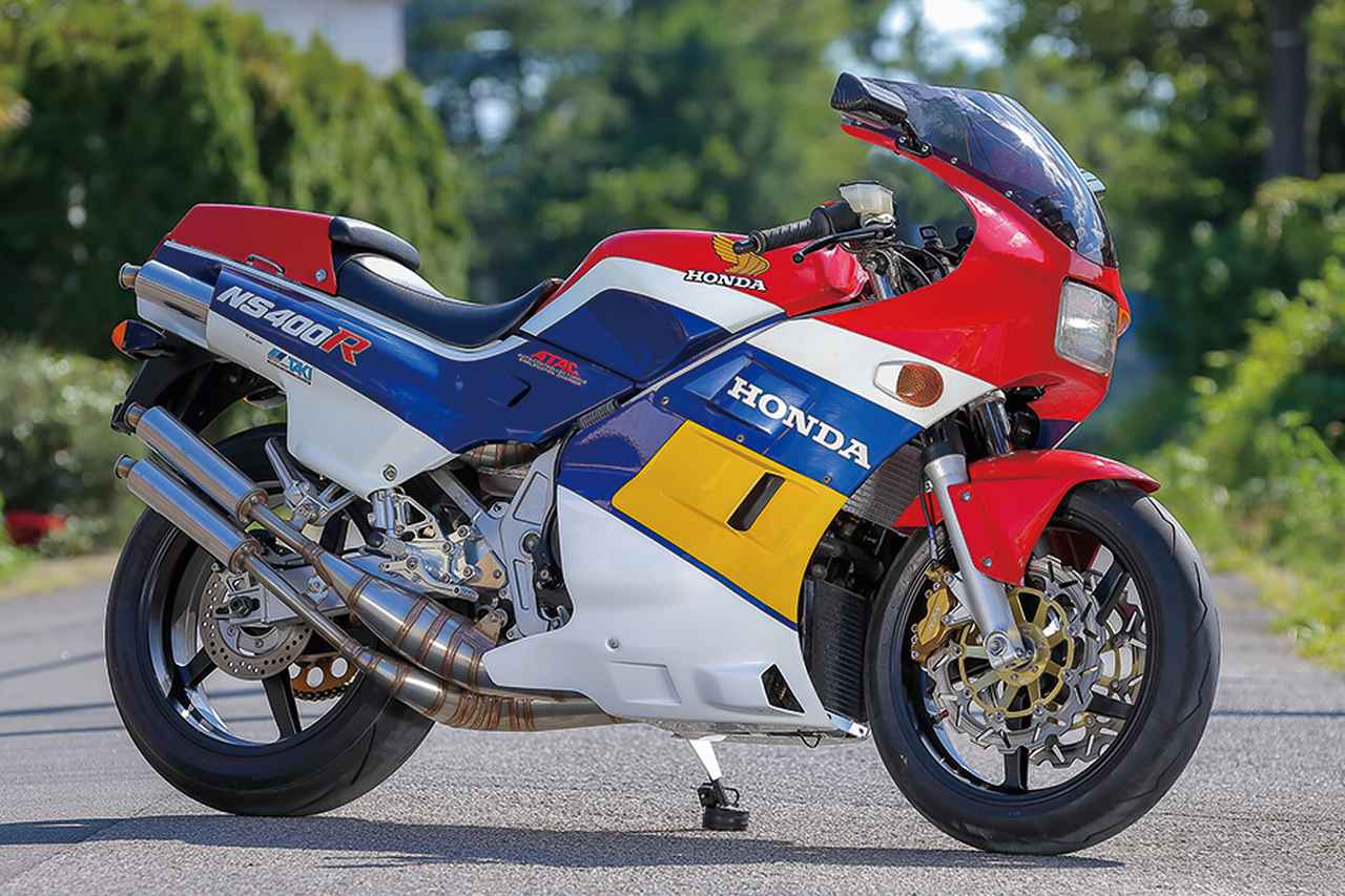 Foliserie Honda NS400R vista de tres cuartos delantera