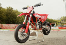 La GasGas MC 450F en versión Supermoto cambiando solo algunos accesorios