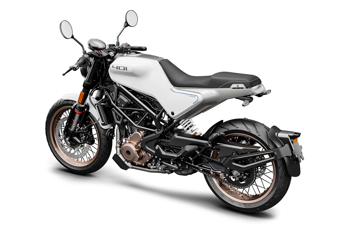 La Husqvarna Vitpilen 401 2022 vista desde atrás