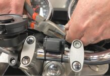 instalacion_usb_en_manillar_de_moto_7