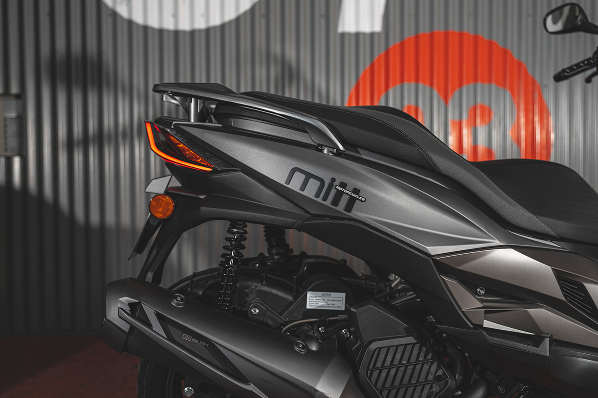Detalle de los amortiguadores traseros del nuevo MITT 125 GT-Max 2022
