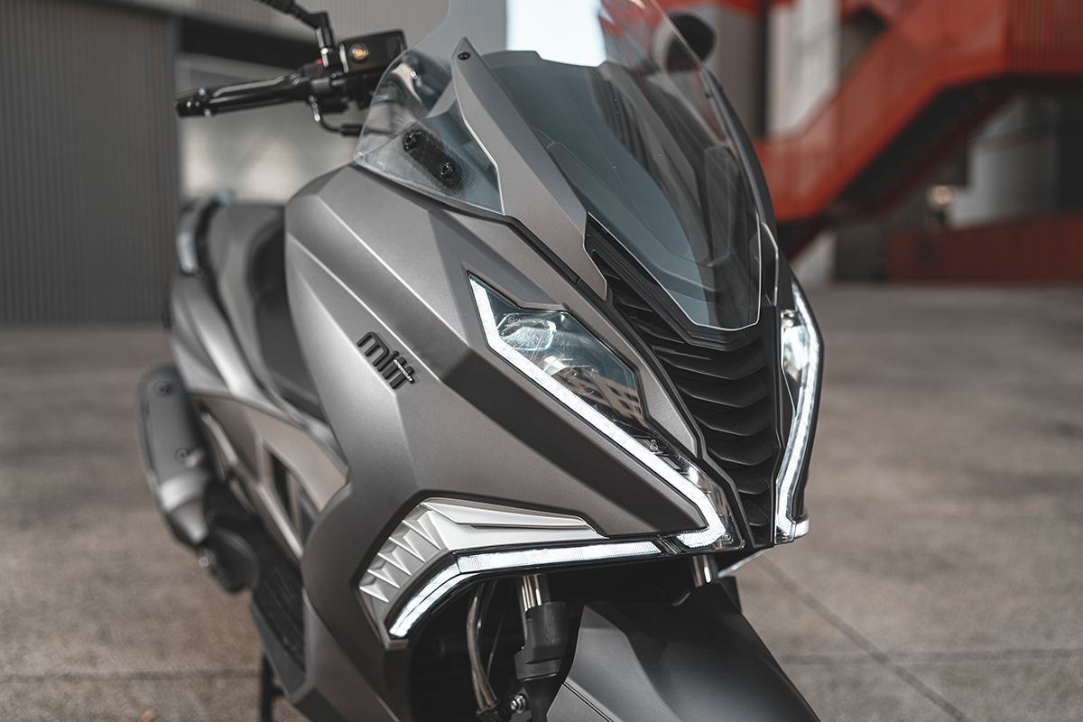 Detalle del frontal del nuevo MITT 125 GT-Max 2022