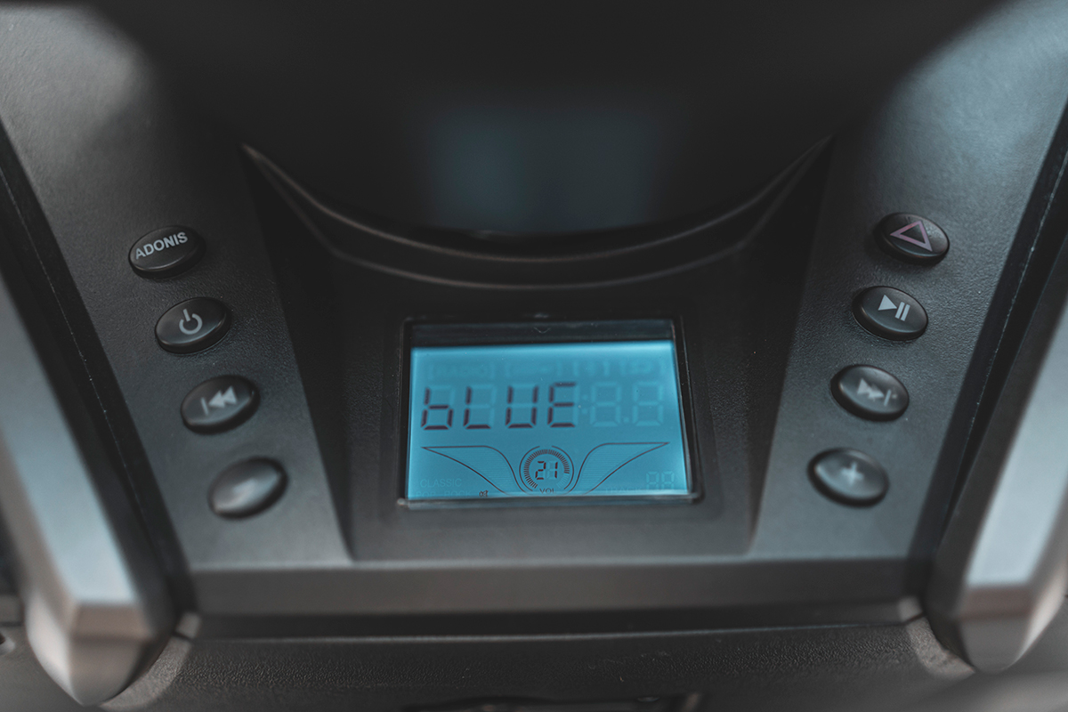 Detalle del LCD que controla la música en el nuevo MITT 125 GT-Max 2022