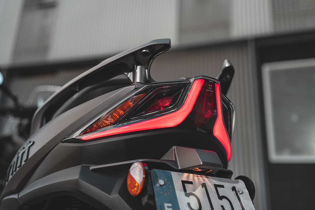 Detalle de las luces traseras del nuevo MITT 125 GT-Max 2022