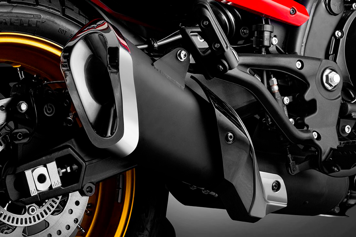 Detalle del silenciador de la nueva Moto Morini X-Cape Gold Wheels Edition