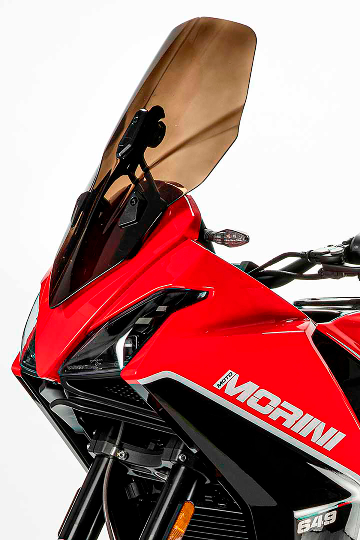 Detalle del carenado frontal de la nueva Moto Morini X-Cape Gold Wheels Edition
