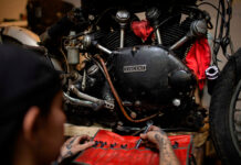 Restaurando la Vincent Black Shadow de 1951 descubierta en un sótano