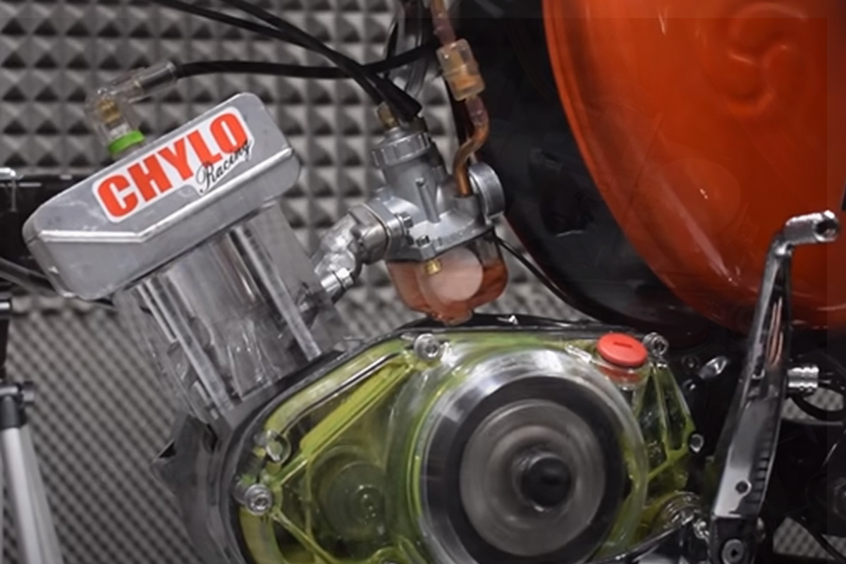 Vídeo de cómo funciona un motor de dos tiempos a cámara lenta, ¡tremendo!